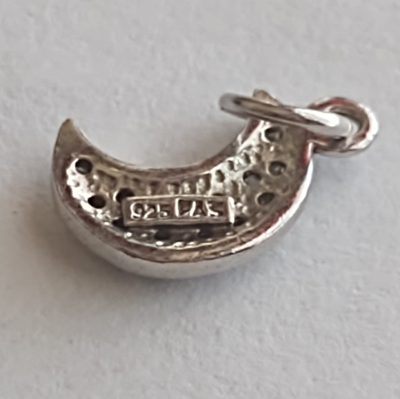 NWOT😃Crescent Moon Charm - Picture 3 of 5